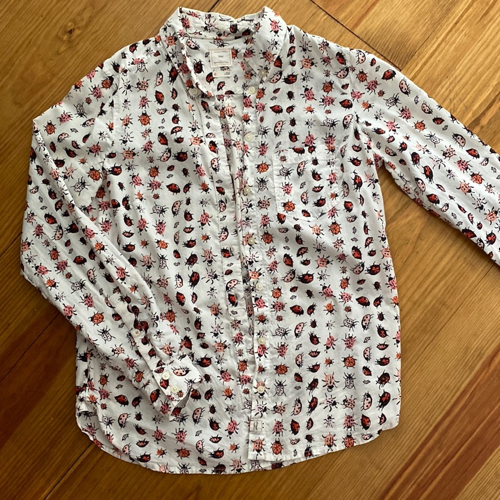Gap XS 100% cotton button down, long sleeve, ladybug print, excellent condition